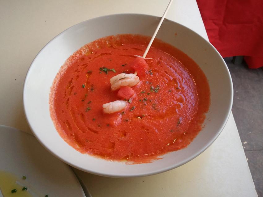 Gazpacho de sandía con brocheta de gamba